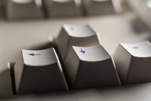 Un clavier d'ordinateur où le focus est placé sur les flèches
