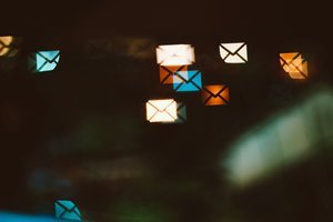 Image symbolisant la configuration d'emails sécurisés.